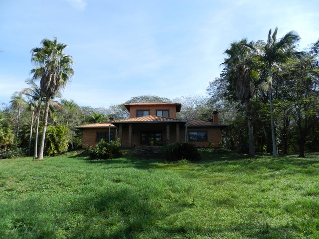 Großes herrschaftliches Anwesen in Nueva Colombia, mit 2 Häusern und 13,9 ha. Land